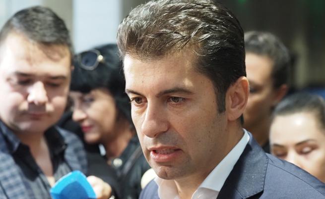 След като Мария Габриел оттегли кандидатурата си за премиер: Кирил Петков пита с постове
