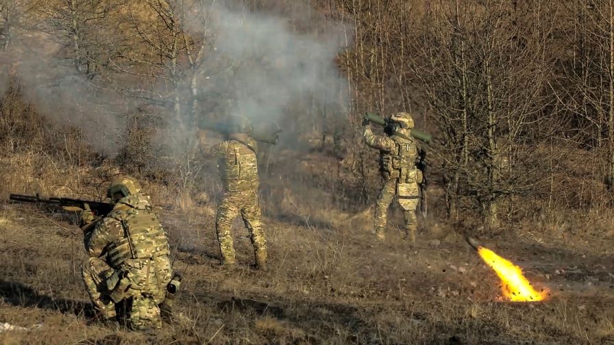 <p>Ожесточени боеве по Донецкото и Курското направление</p>
