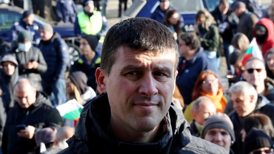 "Величие“: Да се увеличат с 50% заплатите на всички държавни служители